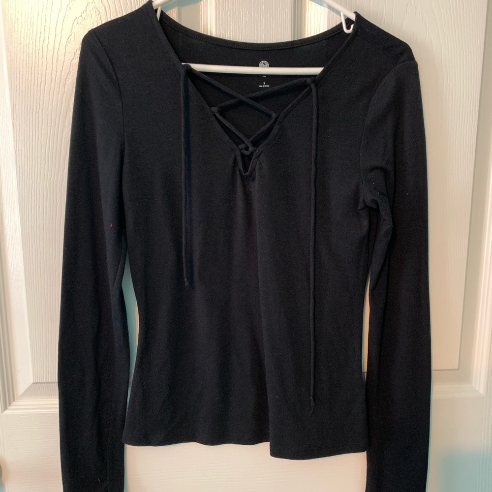 So black tie up v neck shirt